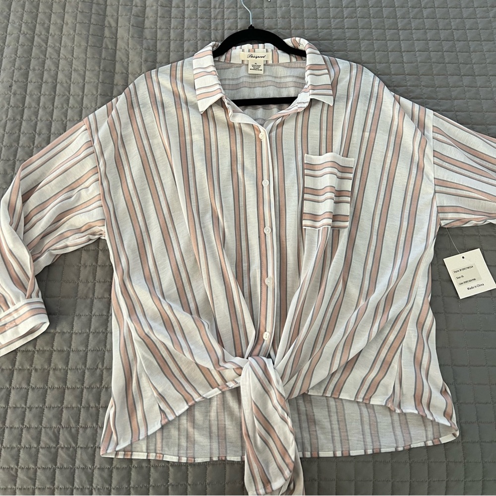 Women’s Top button down with tie at bottom